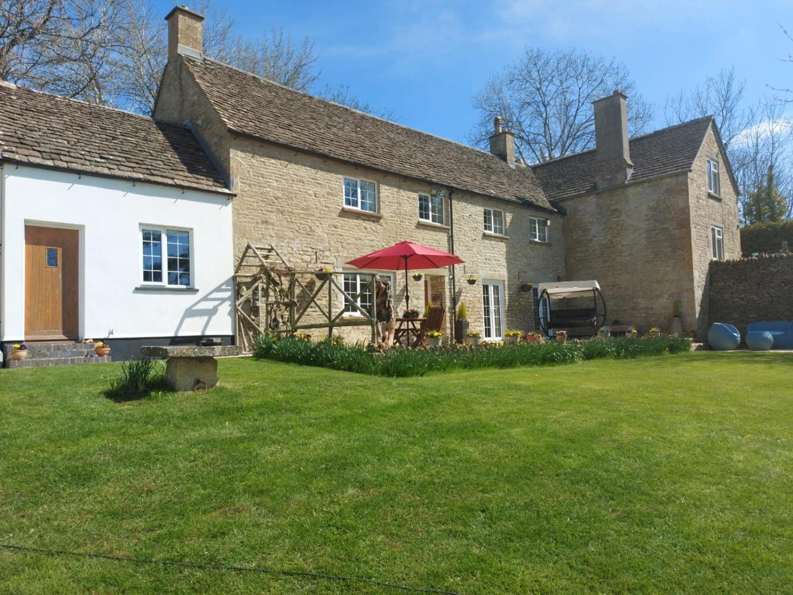 Thames Head Wharf - Historic Cotswold Cottage With Stunning Countryside Views Cirencester Buitenkant foto