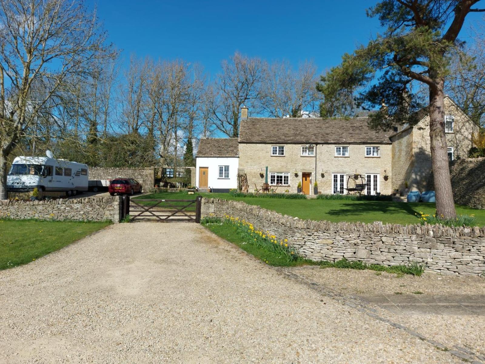 Thames Head Wharf - Historic Cotswold Cottage With Stunning Countryside Views Cirencester Buitenkant foto